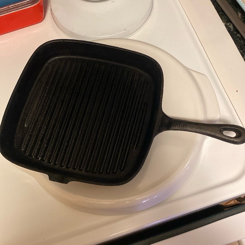 Cast Iron Griddle Fry Pan 9” Ribbed Heuck Classics Square Black W/ Pour Spout